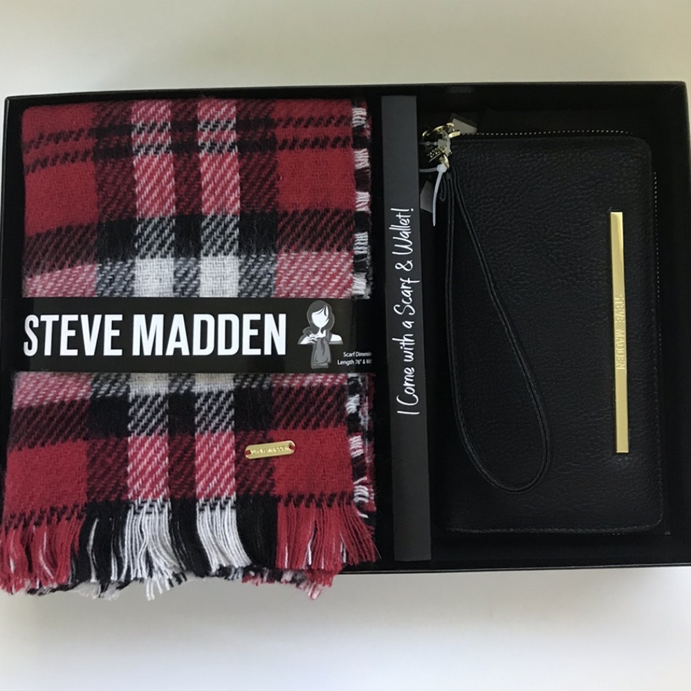 STEVE MADDEN GIFT SET WRISTLET WALLET CASE & SCARF